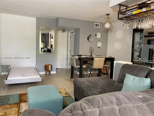 Building Photo - 1425 Arthur St