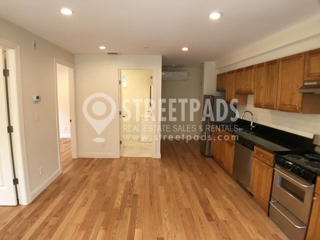 Building Photo - 2 bedroom in Cambridge MA 02138