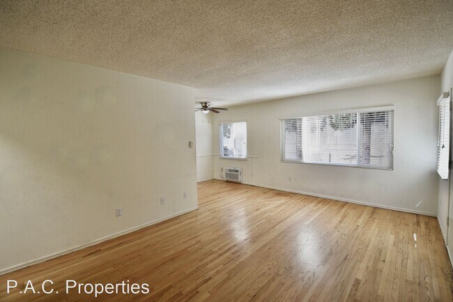 Foto del edificio - 2 br, 2 bath Apartment - 5852 Hazeltine Av...