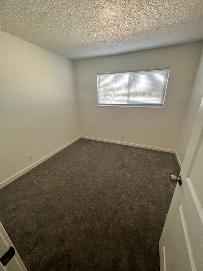 Building Photo - 141 Woodbury Cir