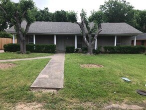 Building Photo - 212 Barry Ln