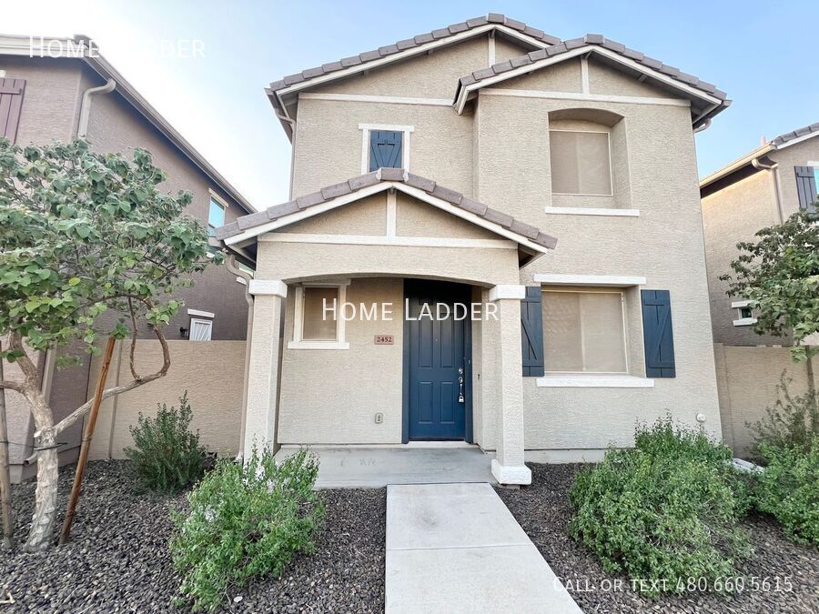 Foto principal - Charming Two Story Phoenix Home! 3 Bed, 2....