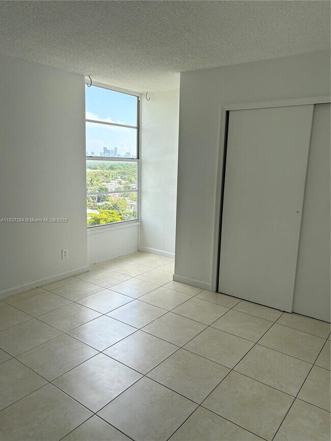 Foto del edificio - 2020 NE 135th St