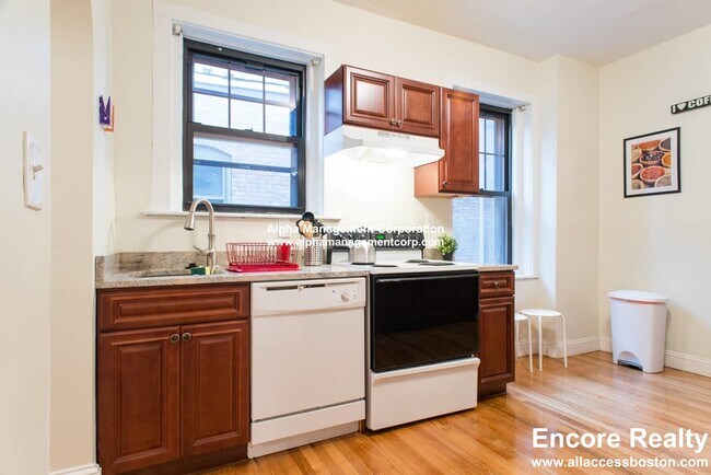 Foto del edificio - 1249 Beacon St