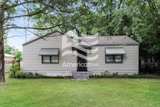 Building Photo - 214 Evergreen St