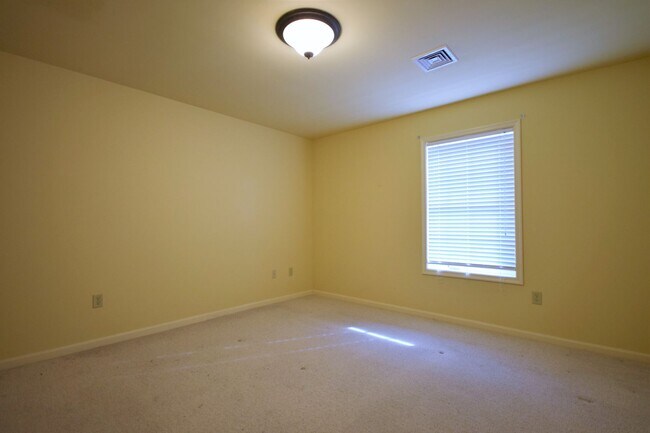 Foto del edificio - End-Unit Townhome in Homecoming Ridge with...