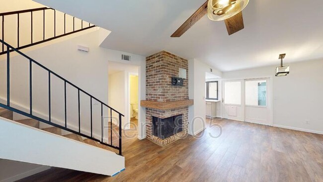 Building Photo - 2452 Manzanita Dr