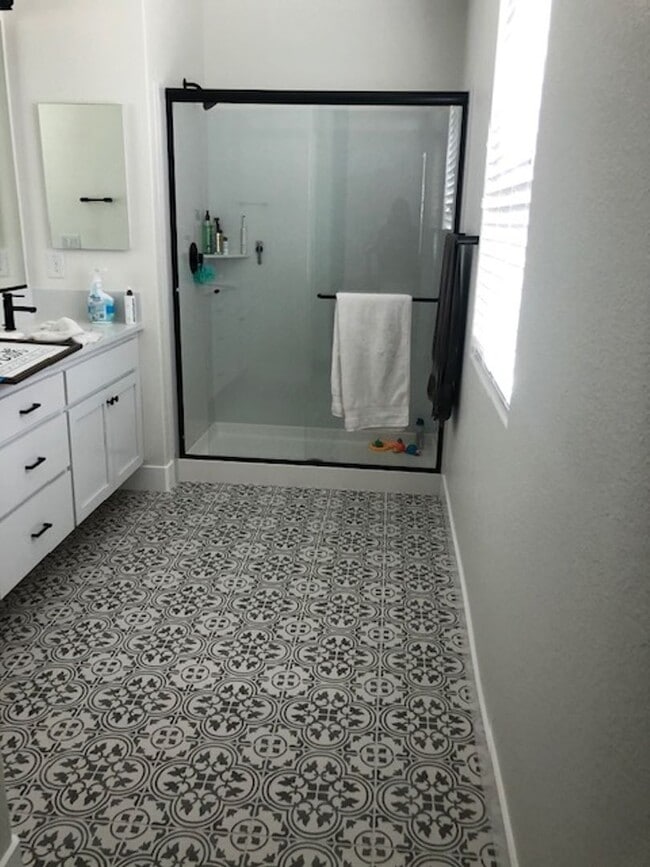 Building Photo - Newer Single Family Home in West Sacramento