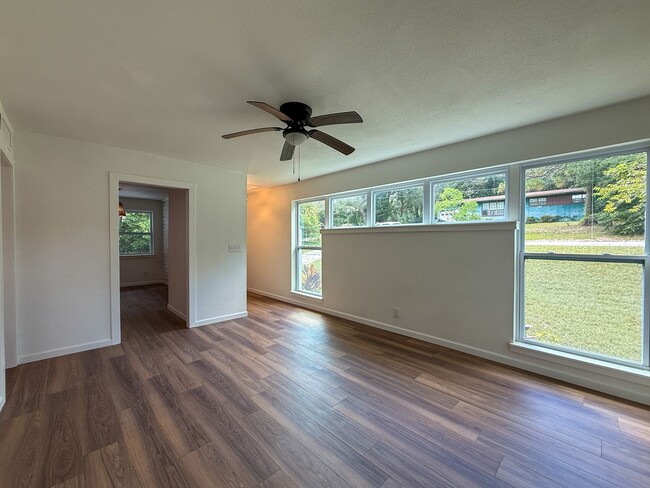 Building Photo - 5230 Springhill Dr