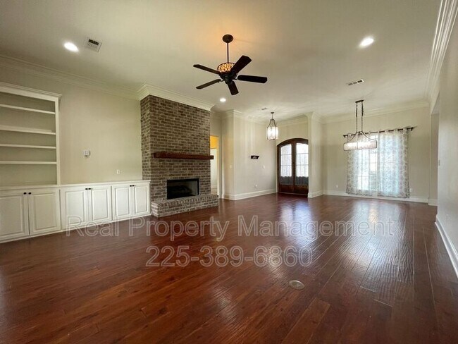 Foto del edificio - 10950 Hillpark Ave