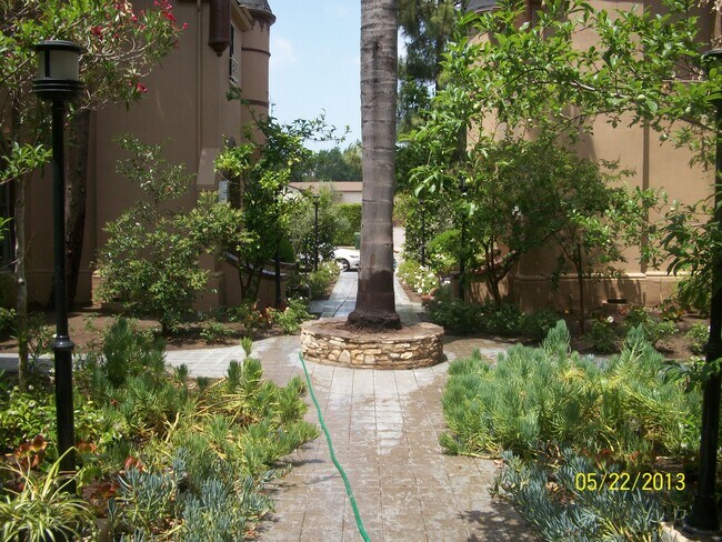 Foto del edificio - 6546 W Olympic Blvd