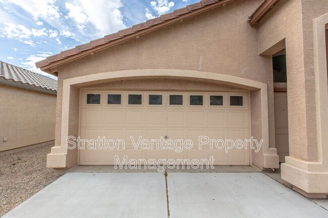 Foto del edificio - 40357 W Thornberry Ln