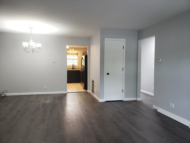 Building Photo - 122 E Winchester Rd