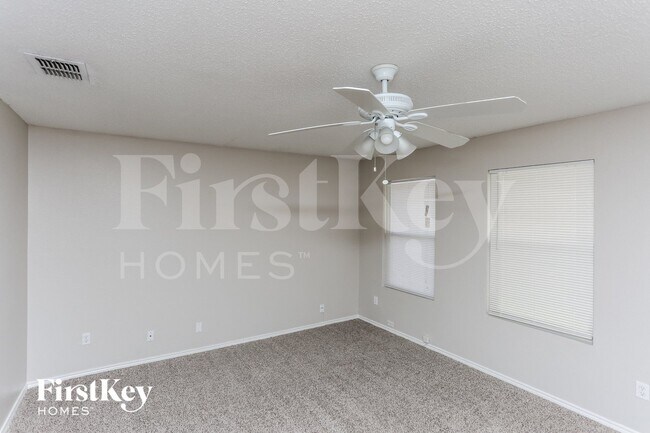 Foto del edificio - 8709 Saddle Ridge Cir