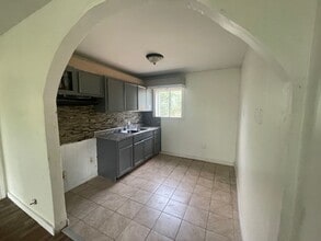 Building Photo - 1265 Golla Dr