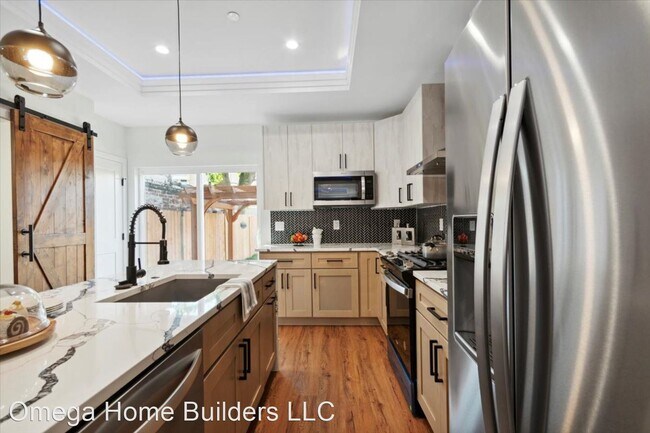 Building Photo - 4 br, 3.5 bath House - 3211 Chatham St