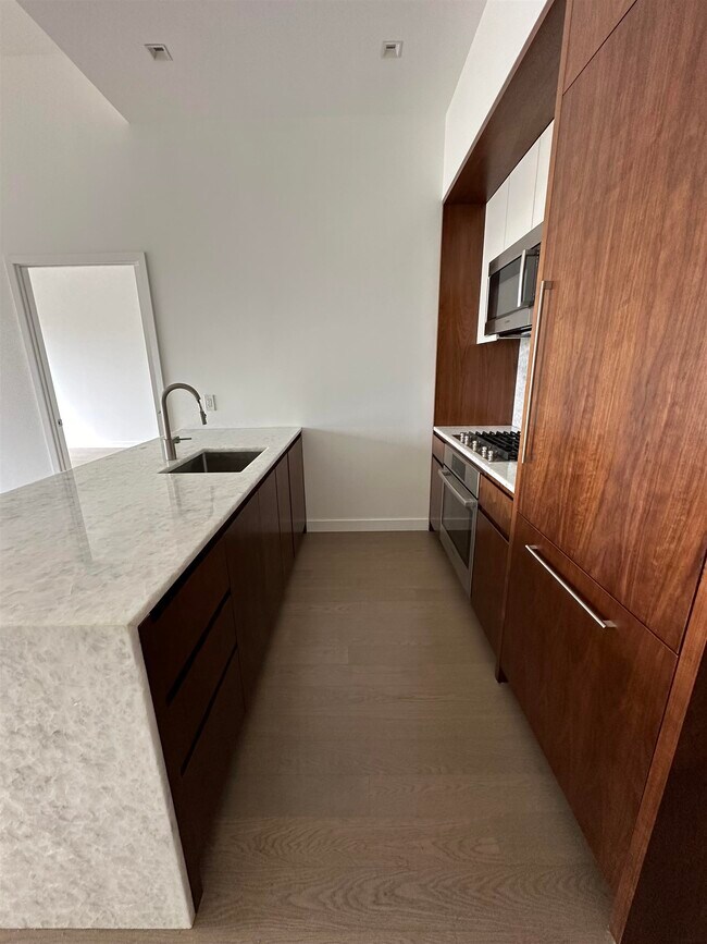 Foto del edificio - 75 Park Ln S