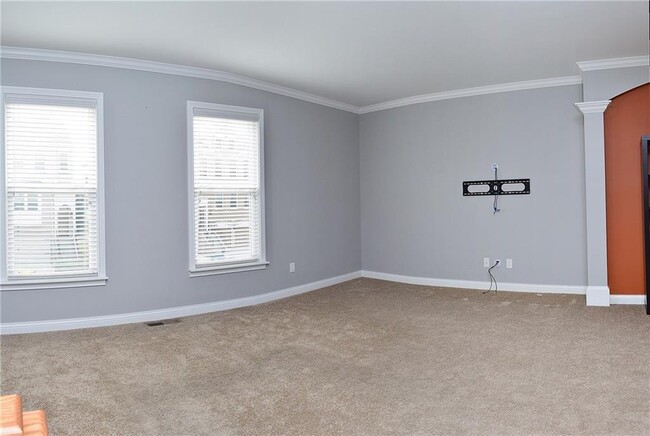 Building Photo - 626 Greenford Trail W