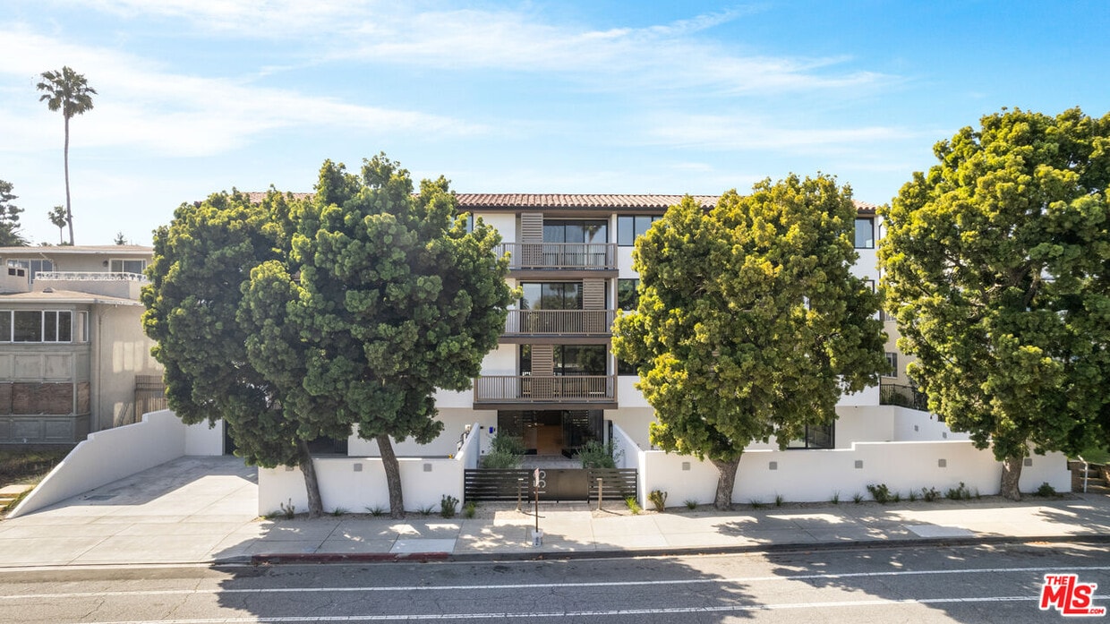 Primary Photo - 153 San Vicente Blvd
