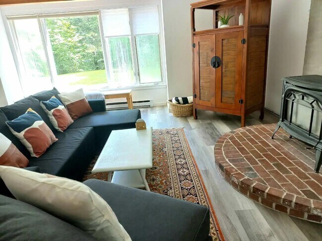 Foto del edificio - 162 Meadows Dr