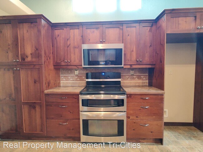 Building Photo - 3 br, 2 bath House - 1523 Sacajawea Av