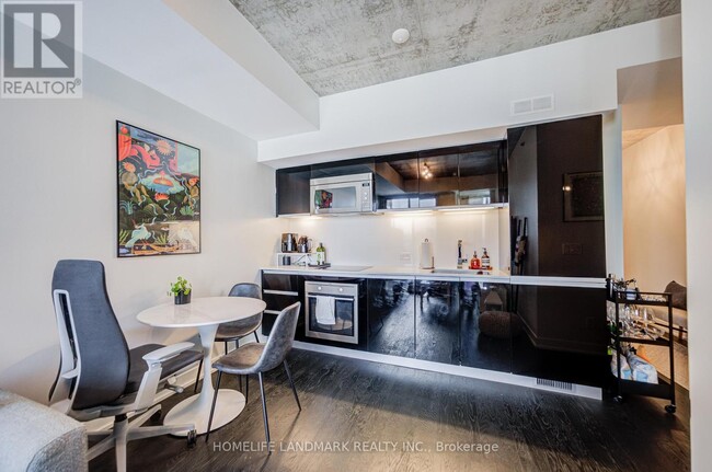 Photo du bâtiment - 20 Minowan Miikan Ln