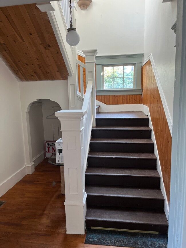 Building Photo - 1531 James St