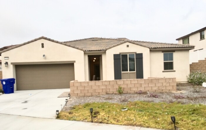 Primary Photo - Beautiful Spacious 4 Bedroom 2 Bath 2021 H...