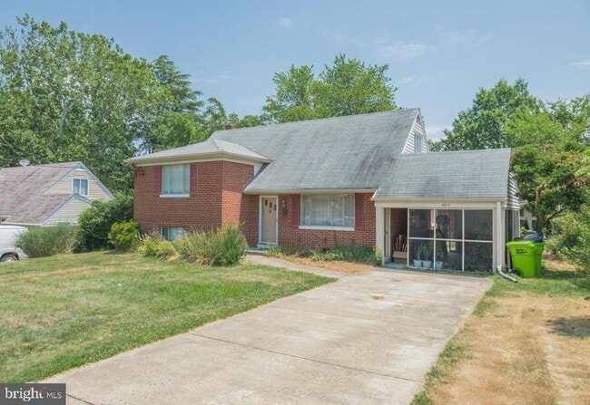 Building Photo - 6811 Floyd Ave