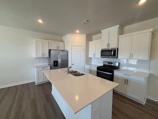 Foto del edificio - Fantastic Newly Built 4 Bed Smart-Home Fayetteville! 4 Miles to UofA Campus!