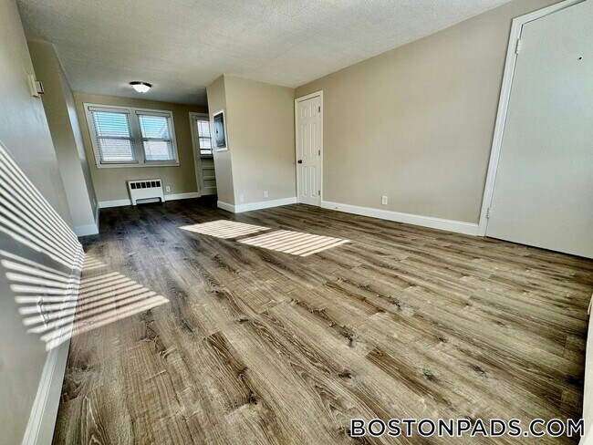 Foto del edificio - 108 Shawomet Ave