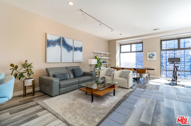 Building Photo - 801 S Grand Ave