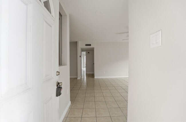 Building Photo - 5667 Birchmont Dr