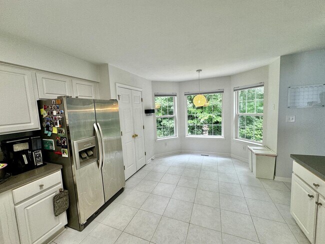 Foto del edificio - Beautiful 3 bed, 2.5 bath home with a spac...