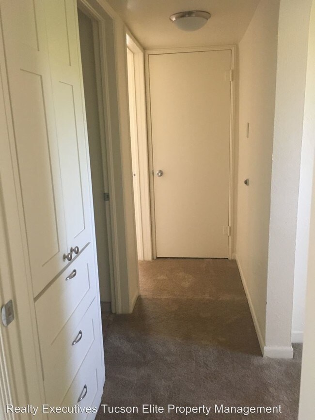 Building Photo - 2 br, 1 bath House - 4106 E. Pima St