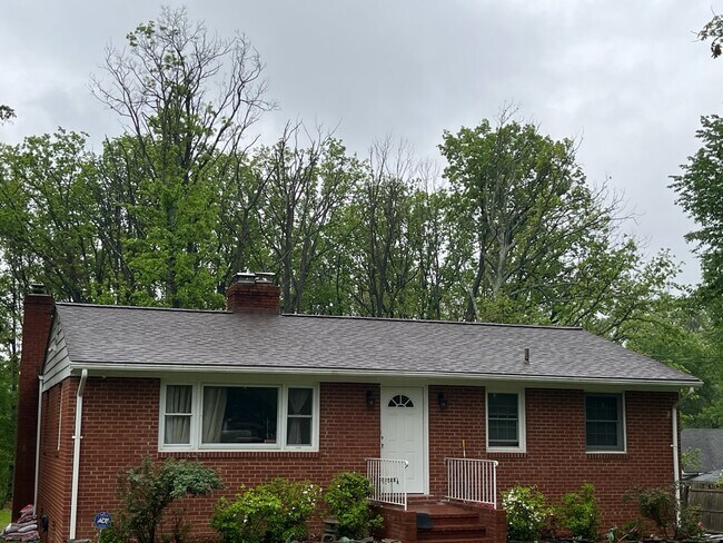 Building Photo - 1622 Hicks Dr