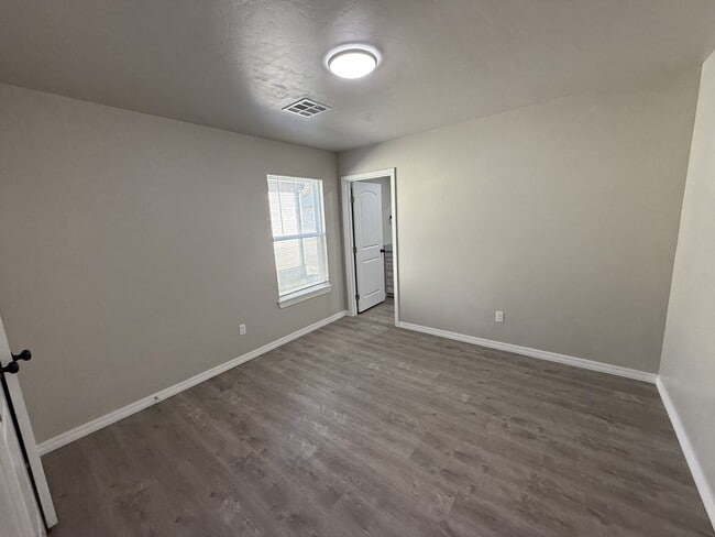 Foto del edificio - 220 N Johnston Ave