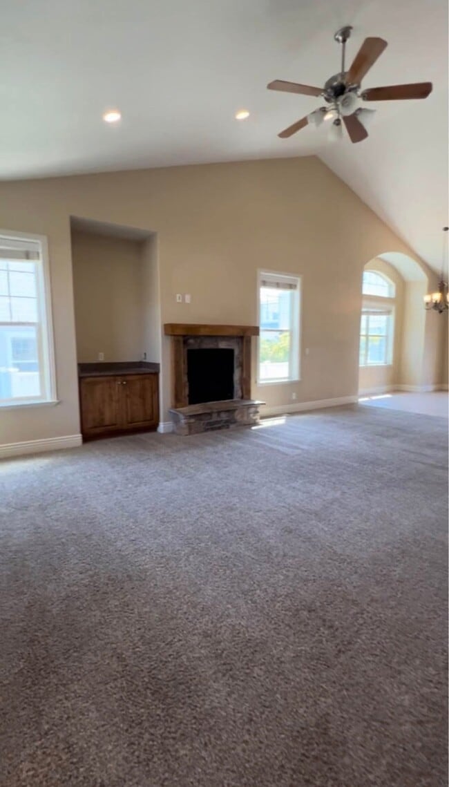 Building Photo - 2049 Sunflower Ln