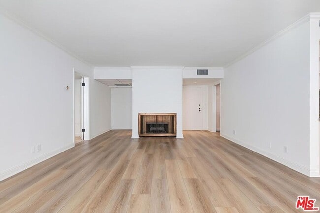 Building Photo - Spacious 2 bed/2bath newly renovated condo in Westwood- 1275 Sq ft.