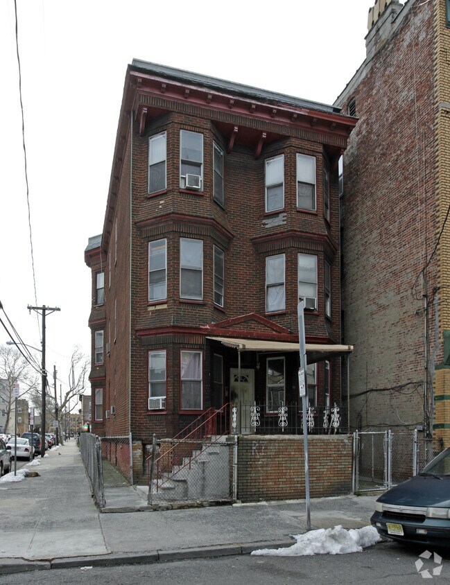 Foto del edificio - 390 Baldwin Ave