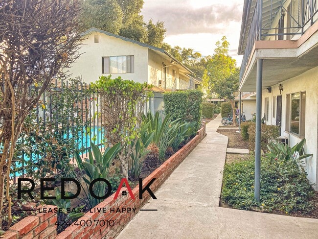 Foto del edificio - 630 N Cerritos Ave