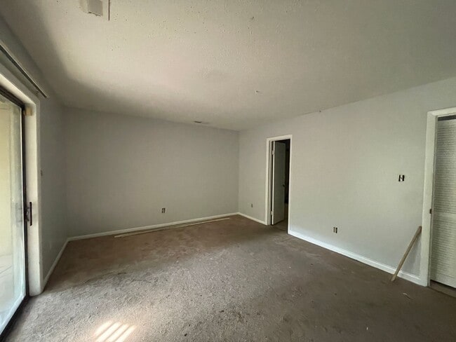 Building Photo - AWESOME TOWN HOME STEPS AWAY FROM BEACH ACCESS