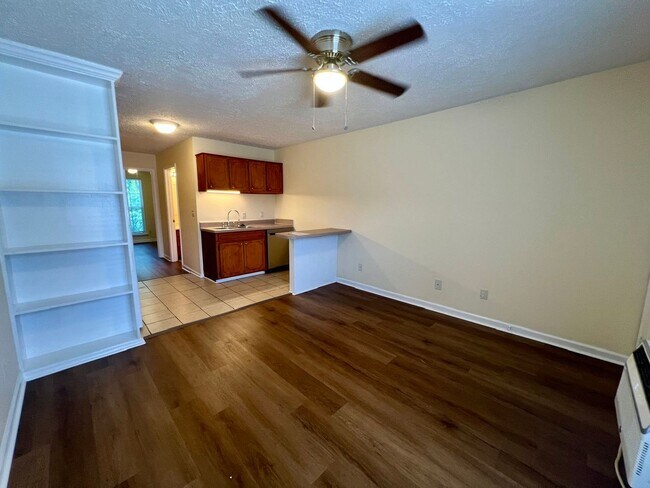 Foto del edificio - 1BR 1BA Apartment at Venture Point Apt. *Water Included*