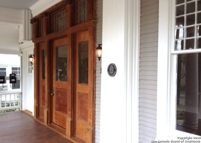 Foto del edificio - 429 W Mistletoe Ave