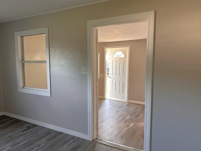 Building Photo - COMING SOON!!! Charming 3 Bedroom 1 Bathroom Home in Punta Gorda!