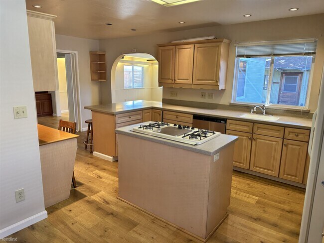 Foto del edificio - 3 br, 1.5 bath House - 10525 John Way