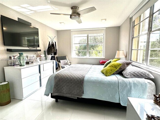 Foto del edificio - 9350 Fontainebleau Blvd