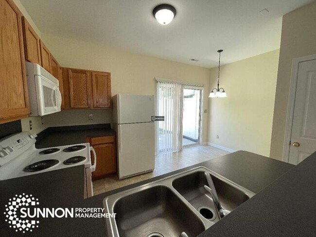 Foto del edificio - 2 BR / 2.5 BA Townhome in desirable Devonw...