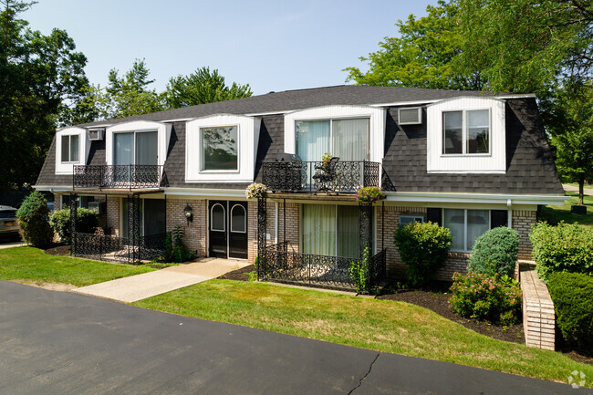 Exterior - Birchwood Square Apartments