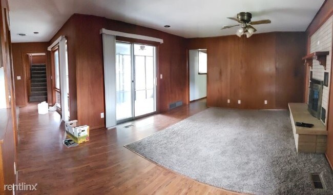 Building Photo - 2 br, 2 bath House - 3419 E Funston St
